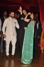 Kareena Kapoor, Saif Ali Khan, Randhir Kapoor at Genelia D_Souza and Ritesh Deshmukh wedding reception in Hotel Grand Hyatt, Mumbai on 4th Feb 2012 (37).JPG